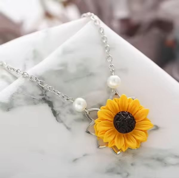 Elegant Sunflower Necklace